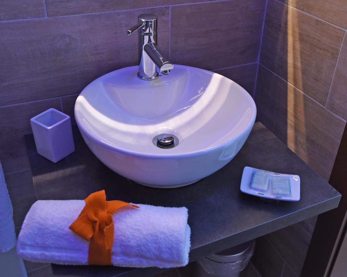 La Dimora Luca Giordano Bed & Breakfast Napoli Bagian luar foto